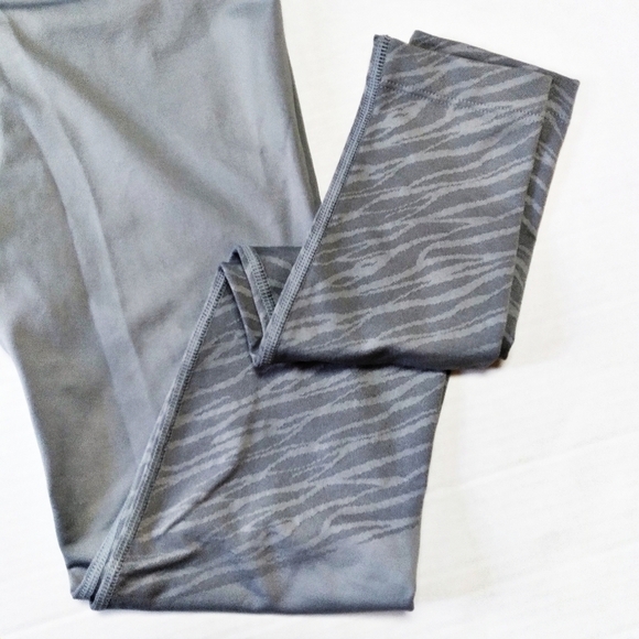 Fabletics High-Waisted Seamless Leggings - Picture 2 of 9